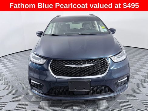 Used 2022 Chrysler Pacifica Touring-L w/ Uconnect Theater Family Group image 3