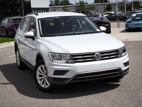 Used 2018 Volkswagen Tiguan SE FWD image 2