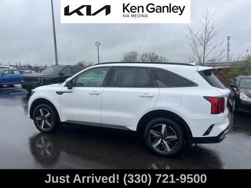 Certified 2022 Kia Sorento S w/ Panoramic Sunroof Package image 8