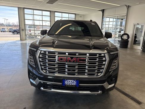 Used 2025 GMC Yukon XL Denali w/ Sun & Power Step Package image 8