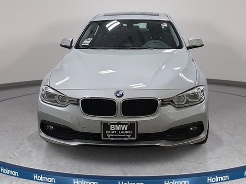 Used 2018 BMW 320i xDrive Sedan AWD/4WD image 3