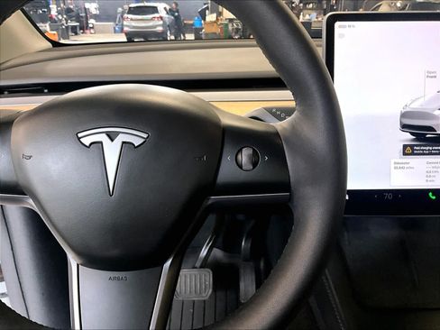 Used 2023 Tesla Model Y AWD image 25