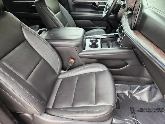 Used 2025 Chevrolet Suburban Z71 AWD/4WD image 15