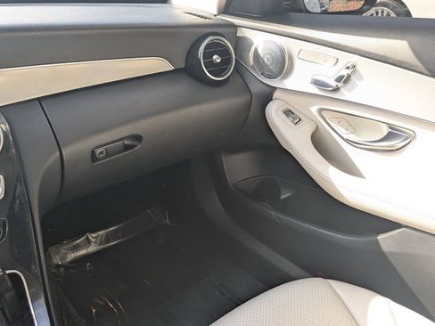 Used 2017 Mercedes-Benz C 300 4MATIC Sedan image 4