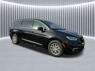New 2026 Chrysler Pacifica Select video 2