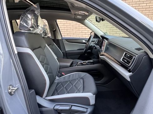 New 2026 Volkswagen Atlas Peak Edition AWD/4WD image 9