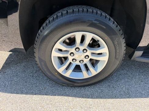 Used 2019 Chevrolet Suburban LT AWD/4WD image 12