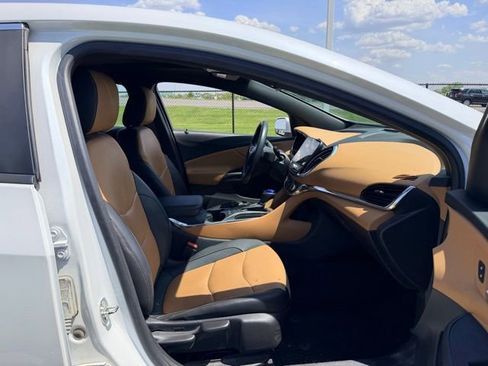 Used 2017 Chevrolet Volt Premier w/ Driver Confidence Package FWD image 11