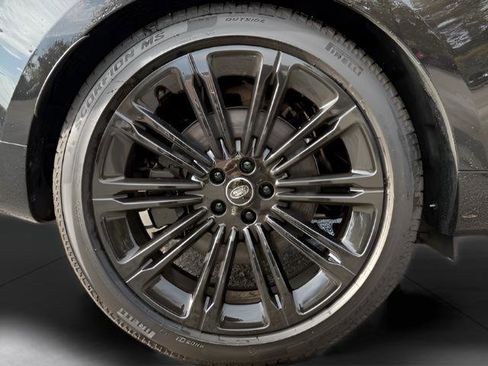New 2025 Land Rover Range Rover SE image 42