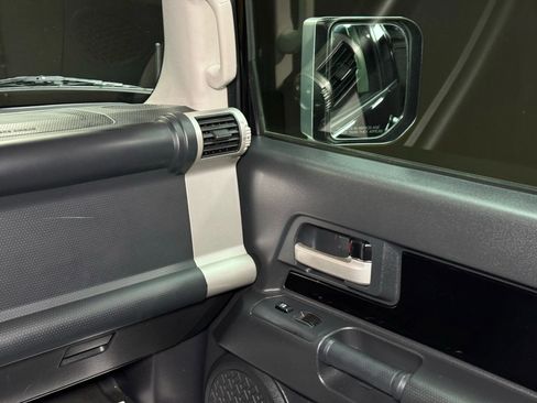 Used 2007 Toyota FJ Cruiser 4WD image 24