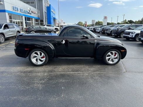 Used 2004 Chevrolet SSR w/ Preferred Equipment Group image 8