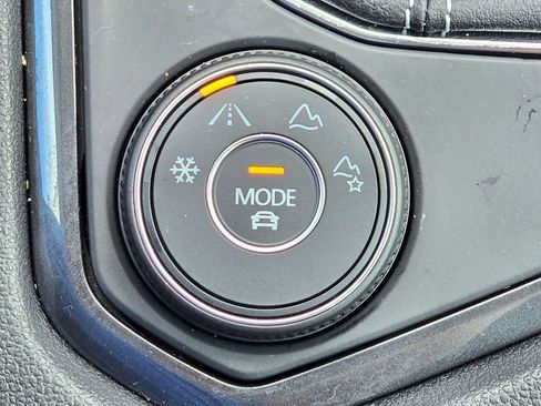 Used 2022 Volkswagen Tiguan SE AWD/4WD image 24