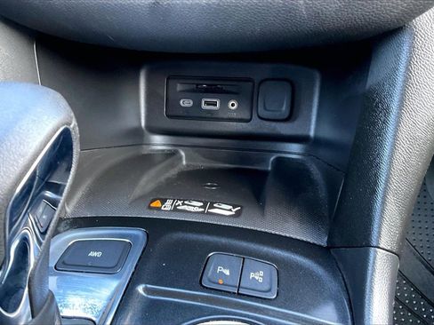 Used 2023 Chevrolet Equinox Premier image 25