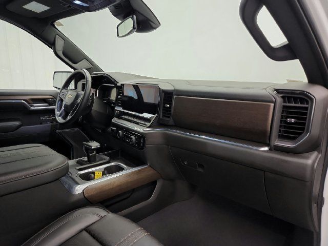 Used 2024 Chevrolet Silverado 1500 High Country w/ High Country Premium Package AWD/4WD image 43