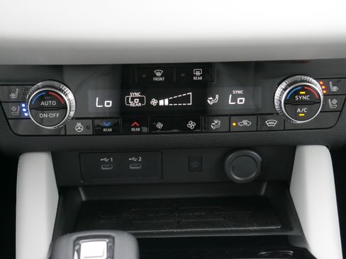 Used 2025 Mitsubishi Outlander AWD image 20