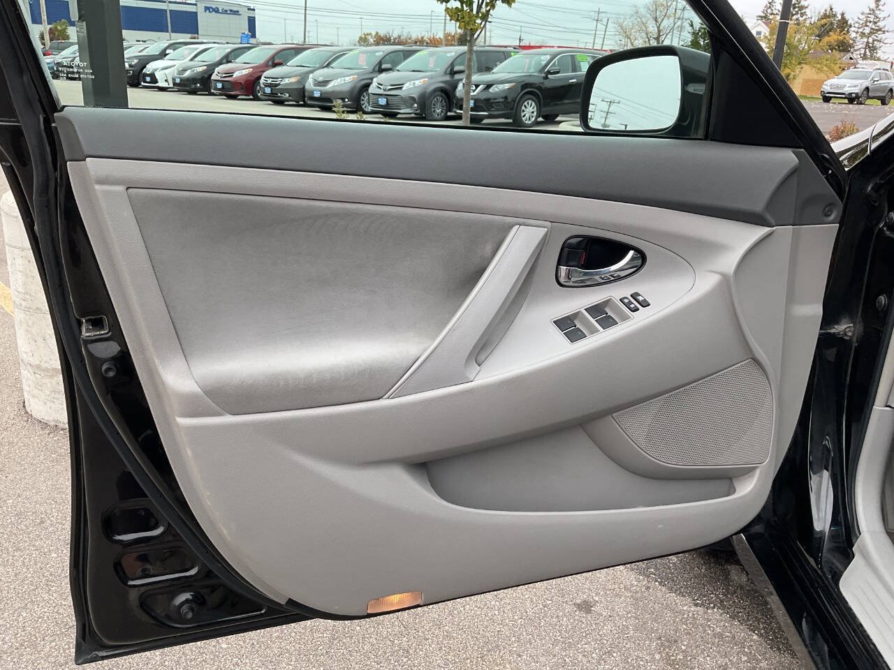 Used 2011 Toyota Camry LE FWD image 23