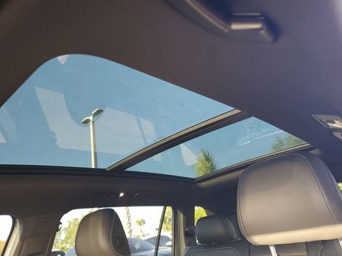 Used 2022 Volkswagen Tiguan SE R-Line image 30