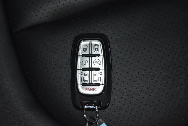 New 2026 Chrysler Pacifica Select AWD/4WD image 21