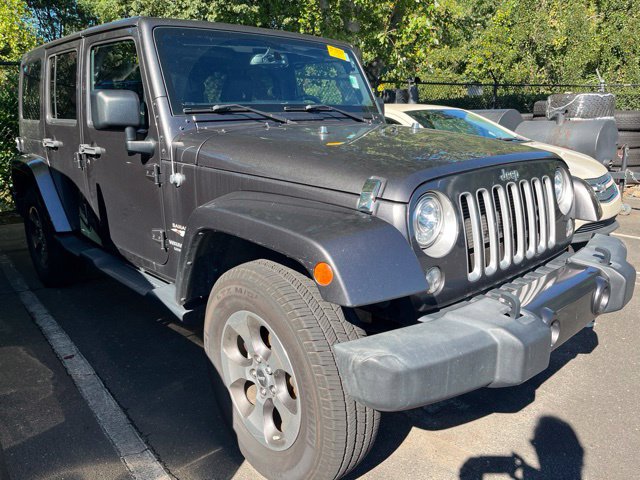 Used 2017 Jeep Wrangler Unlimited Sahara w/ Max Tow Package AWD/4WD image 2