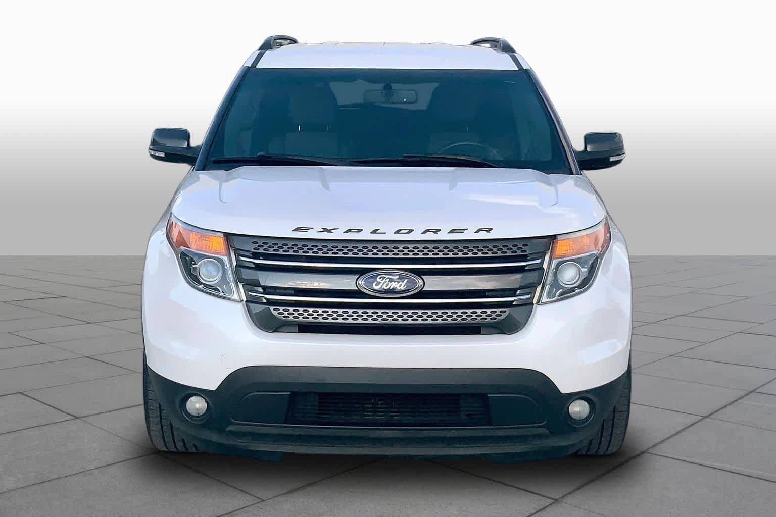 Used 2015 Ford Explorer XLT w/ Equipment Group 202A FWD image 4
