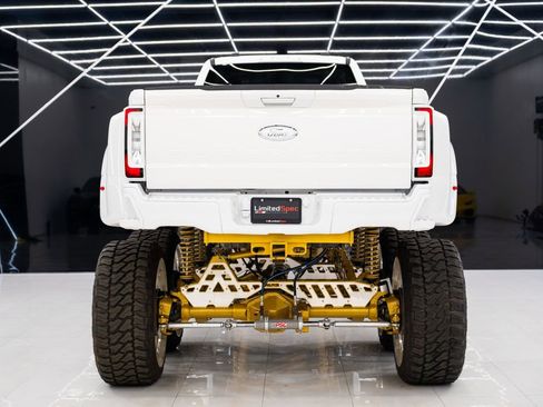 Used 2025 Ford F550 4x4 Crew Cab Super Duty image 17