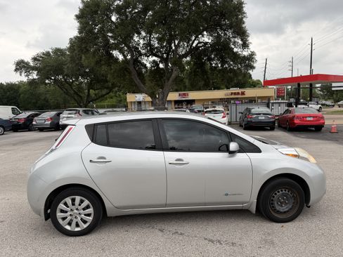 Used 2013 Nissan Leaf S w/ Charger Pkg FWD image 8