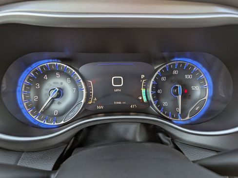 Used 2024 Chrysler Pacifica Touring-L image 23