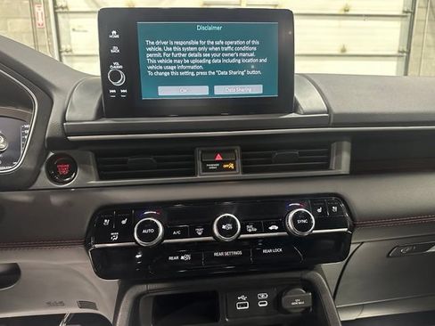 Used 2025 Honda Pilot Black Edition image 21