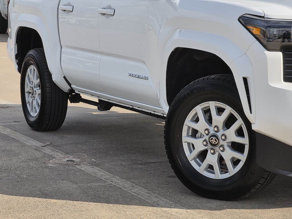 Used 2024 Toyota Tacoma SR5 AWD/4WD image 11