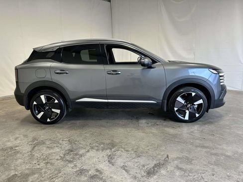 Used 2025 Nissan Kicks SR AWD/4WD image 2