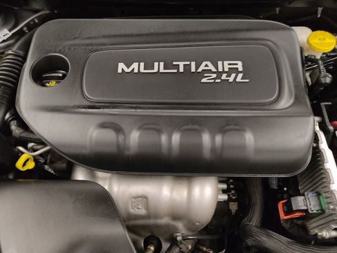 Used 2018 Jeep Cherokee Latitude Plus w/ Comfort/Convenience Group image 30