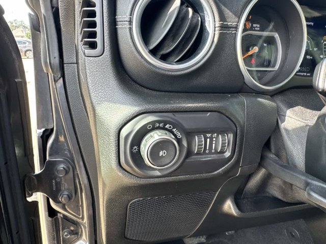 Used 2018 Jeep Wrangler Unlimited Sahara AWD/4WD image 20