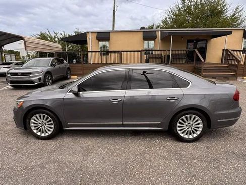 Used 2017 Volkswagen Passat 1.8T SE w/ SE Lighting Package image 2