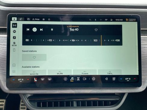 Used 2023 Rivian R1S Adventure image 31