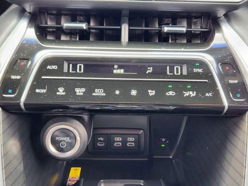 Used 2023 Toyota Venza XLE AWD/4WD image 17