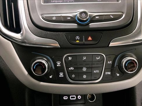 Used 2024 Chevrolet Equinox LT image 32