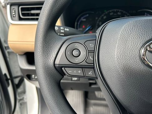 Used 2025 Toyota RAV4 XLE image 17