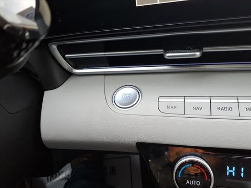 Used 2025 Hyundai Elantra Limited w/ Cargo Package image 22