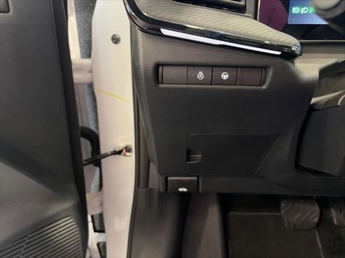 Certified 2025 Nissan Kicks SR w/ SR Premium Package AWD/4WD image 16