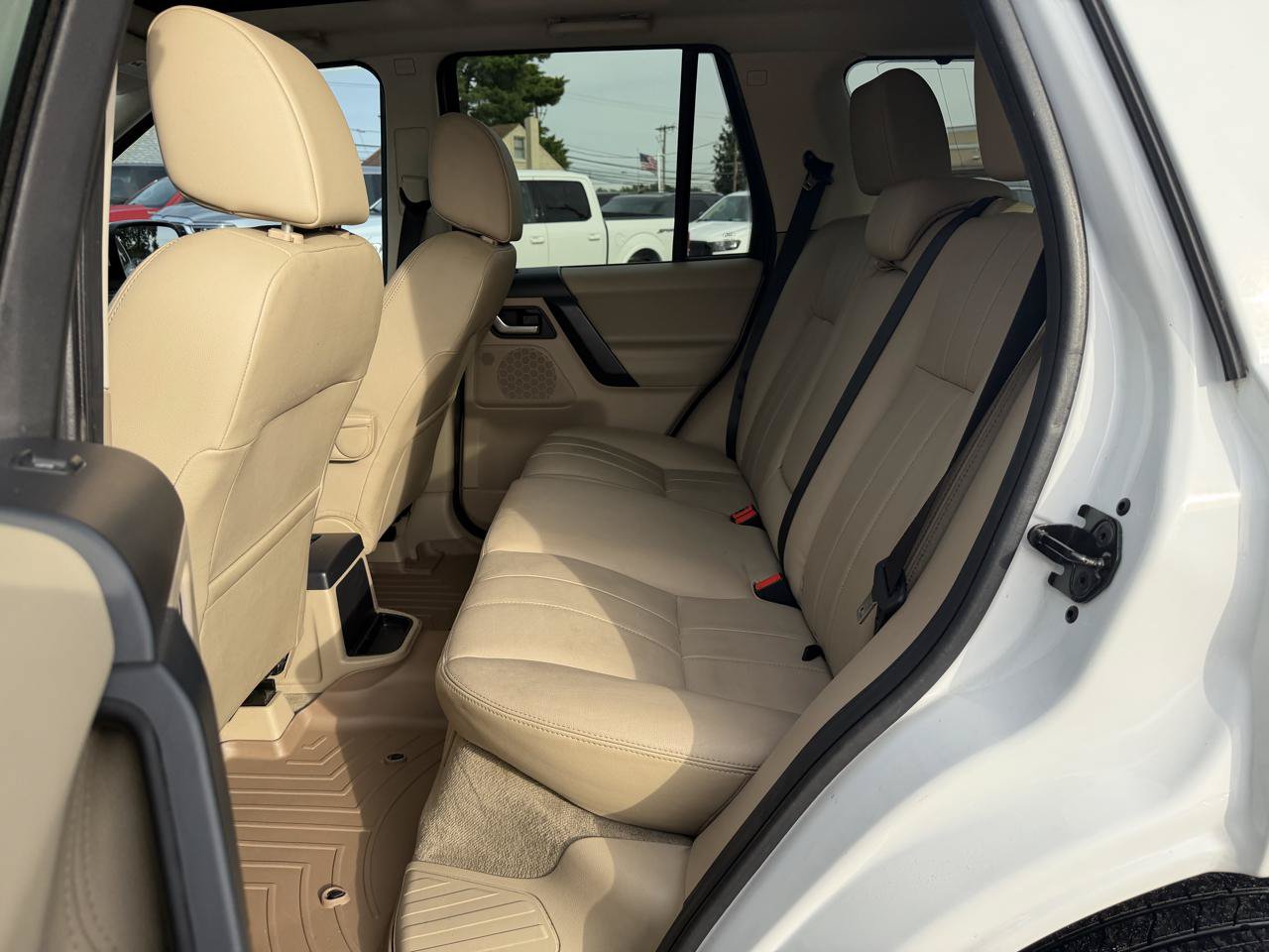 Used 2015 Land Rover LR2 AWD/4WD image 19