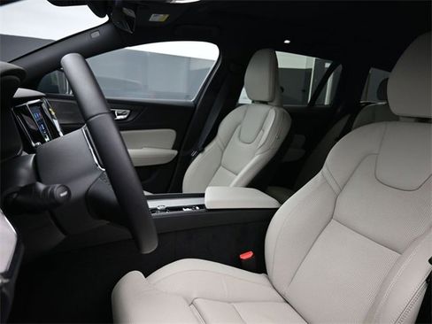 Used 2024 Volvo V60 B5 Cross Country Ultimate image 9