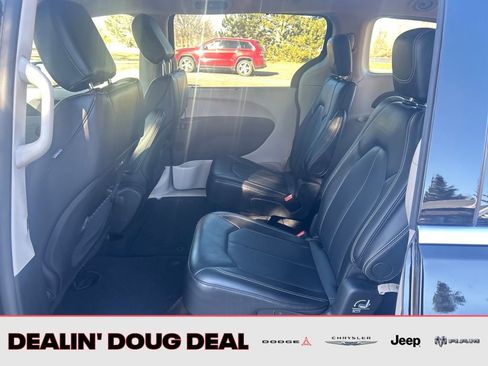 Used 2024 Chrysler Pacifica Touring-L image 23