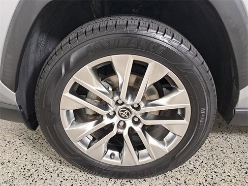 Used 2021 Toyota RAV4 XLE Premium image 8