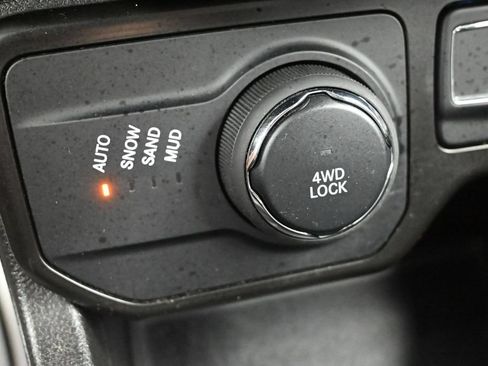 Used 2023 Jeep Renegade Latitude AWD/4WD image 22