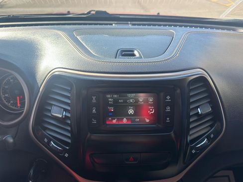 Used 2017 Jeep Cherokee Sport w/ Cold Weather Group image 21