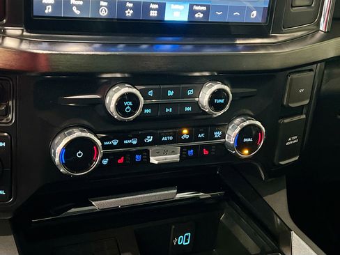 Used 2023 Ford F250 Lariat w/ Sport Appearance Package image 27