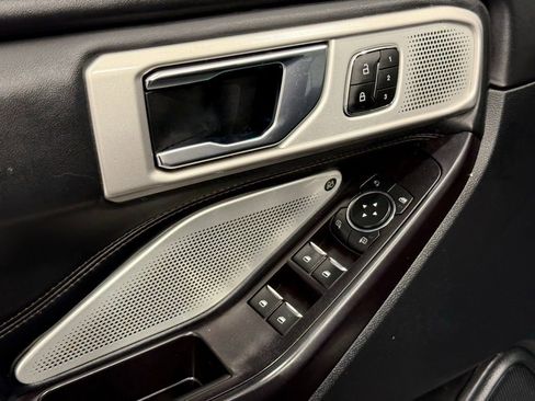 Used 2020 Ford Explorer Platinum w/ Premium Technology Package image 17