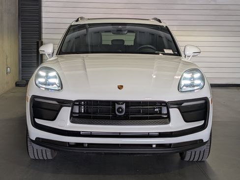 Certified 2026 Porsche Macan AWD/4WD image 12