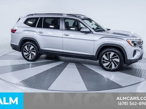 Used 2025 Volkswagen Atlas SE image 13