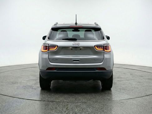 Used 2025 Jeep Compass Trailhawk image 7